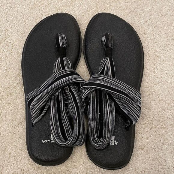 EUC Sanuk Sandals Black and white Size 8 - Picture 2 of 4